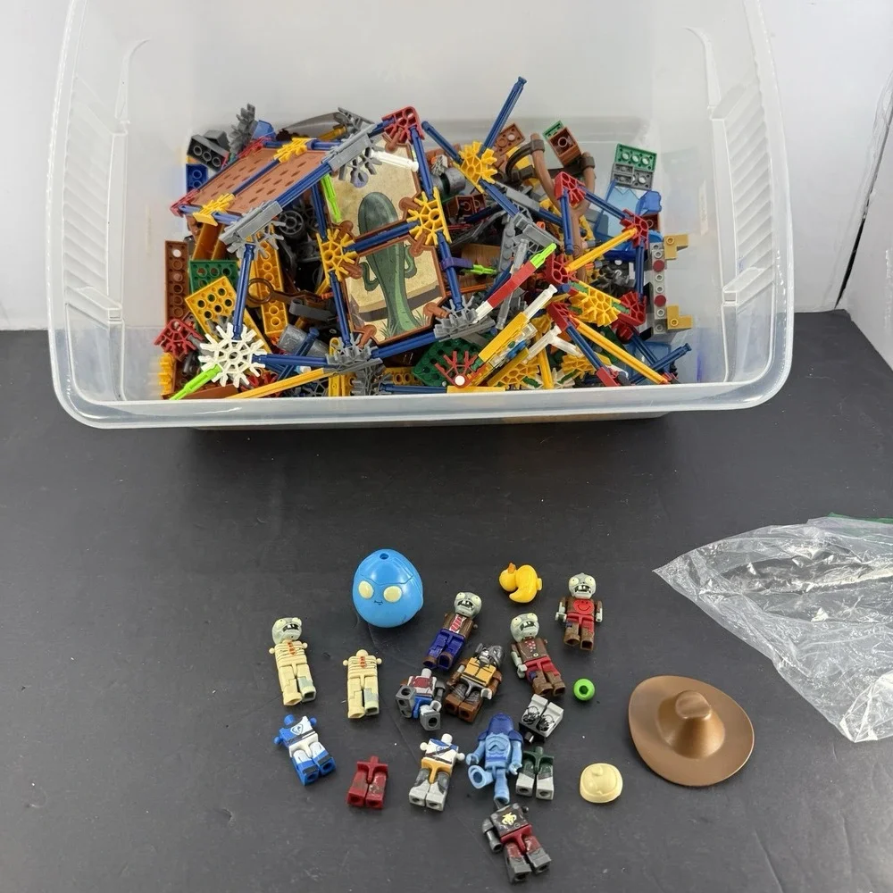 K'NEX KRE-O Building Toy Parts Lot Figures Plants Zombies Dungeons Dragons Mixed